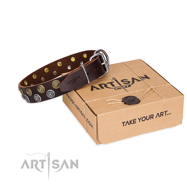 Collare Strong Shields Artisan con scatola